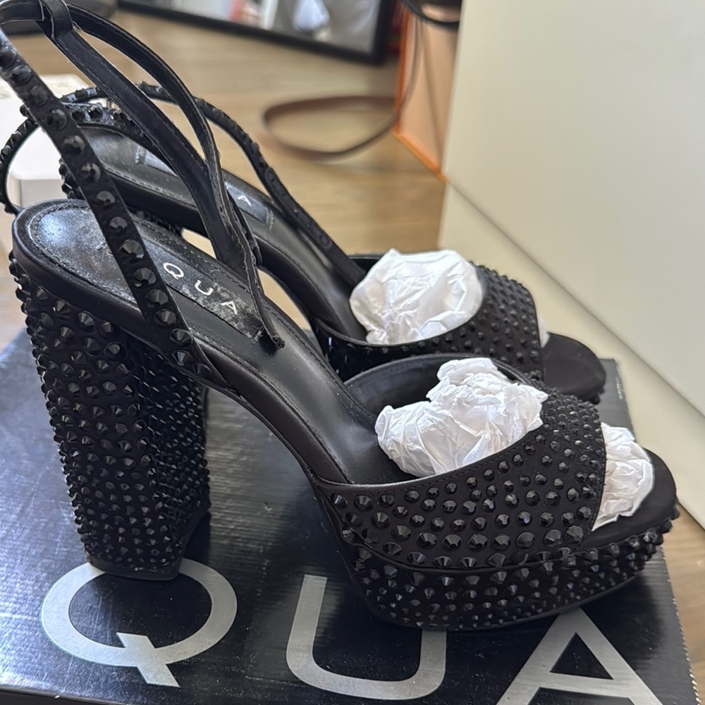 Aqua Black Heels with Modern Silhouette